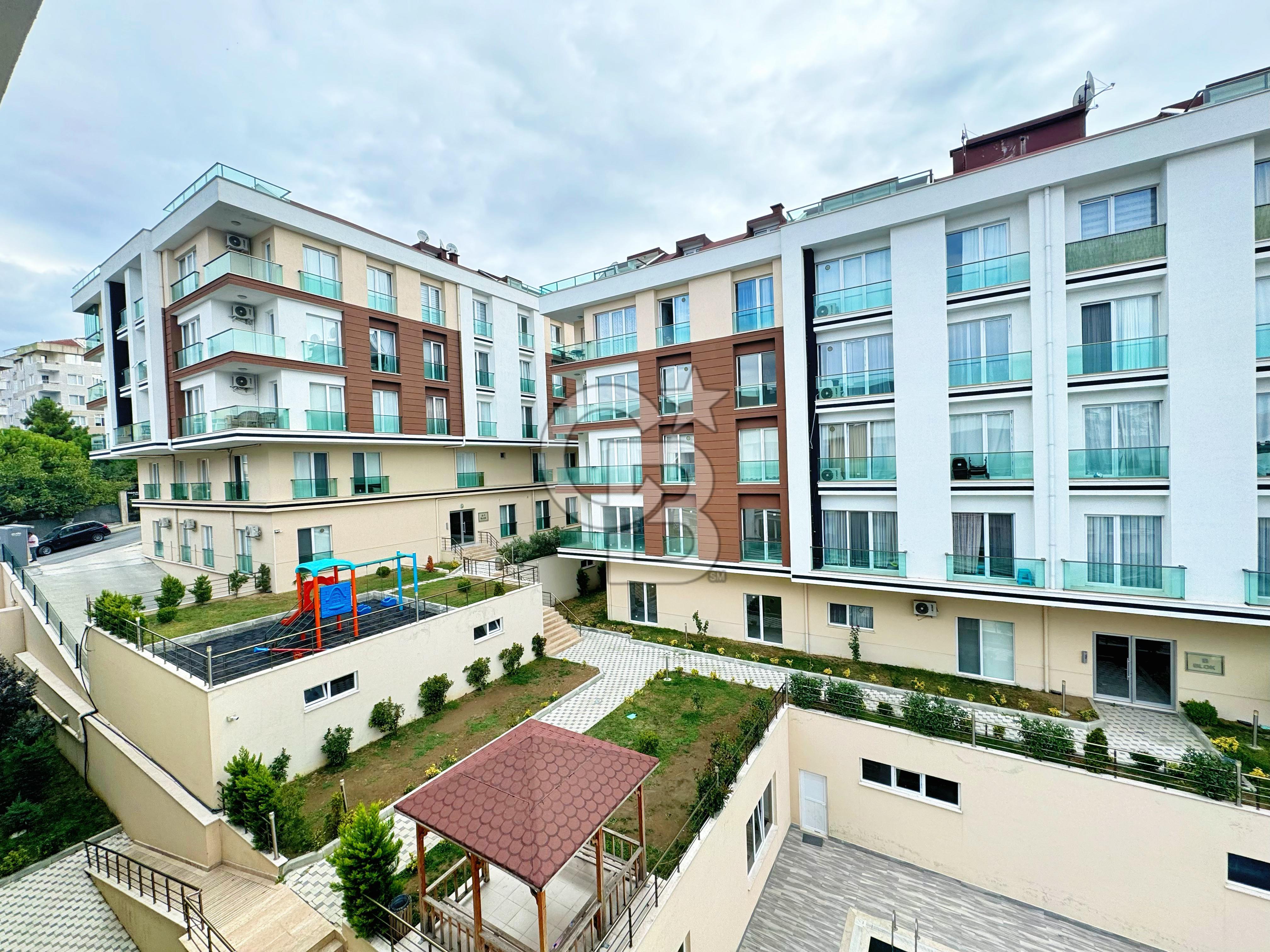 BEYLİKDÜZÜ ŞEHRİ BEYAZ 2 SİTESİNDE  3+1 SATILIK