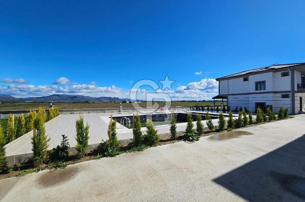 Altınova Havuzlu Site Satılık 3+1 Müstakil Villa