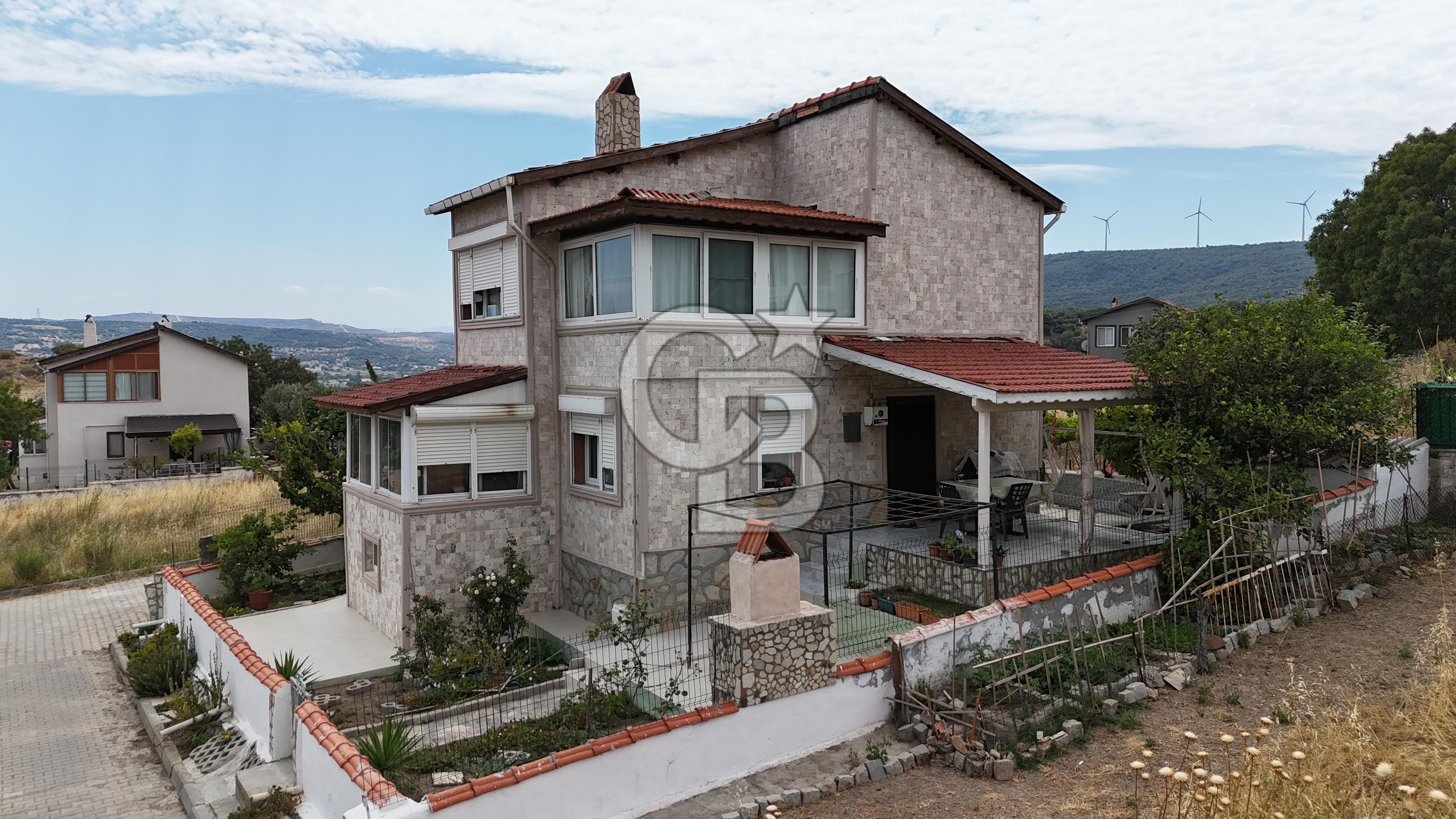 Yeni Foça Donatkent'te Kapanmaz Deniz Manzaralı Müstakil Yazlık