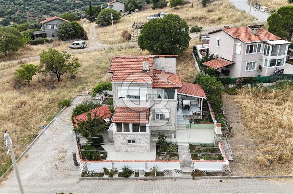 Yeni Foça Donatkent'te Kapanmaz Deniz Manzaralı Müstakil Yazlık