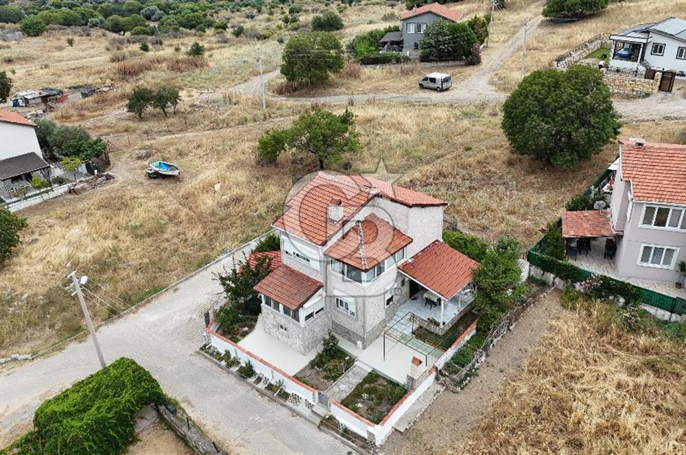 Yeni Foça Donatkent'te Kapanmaz Deniz Manzaralı Müstakil Yazlık