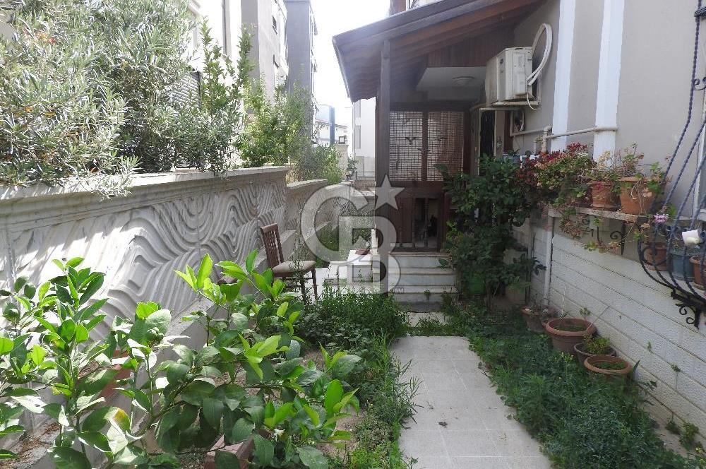 Karakayalar Mevkiin'de Köşe Parsel Bağımsız Girişli Fırsat Villa