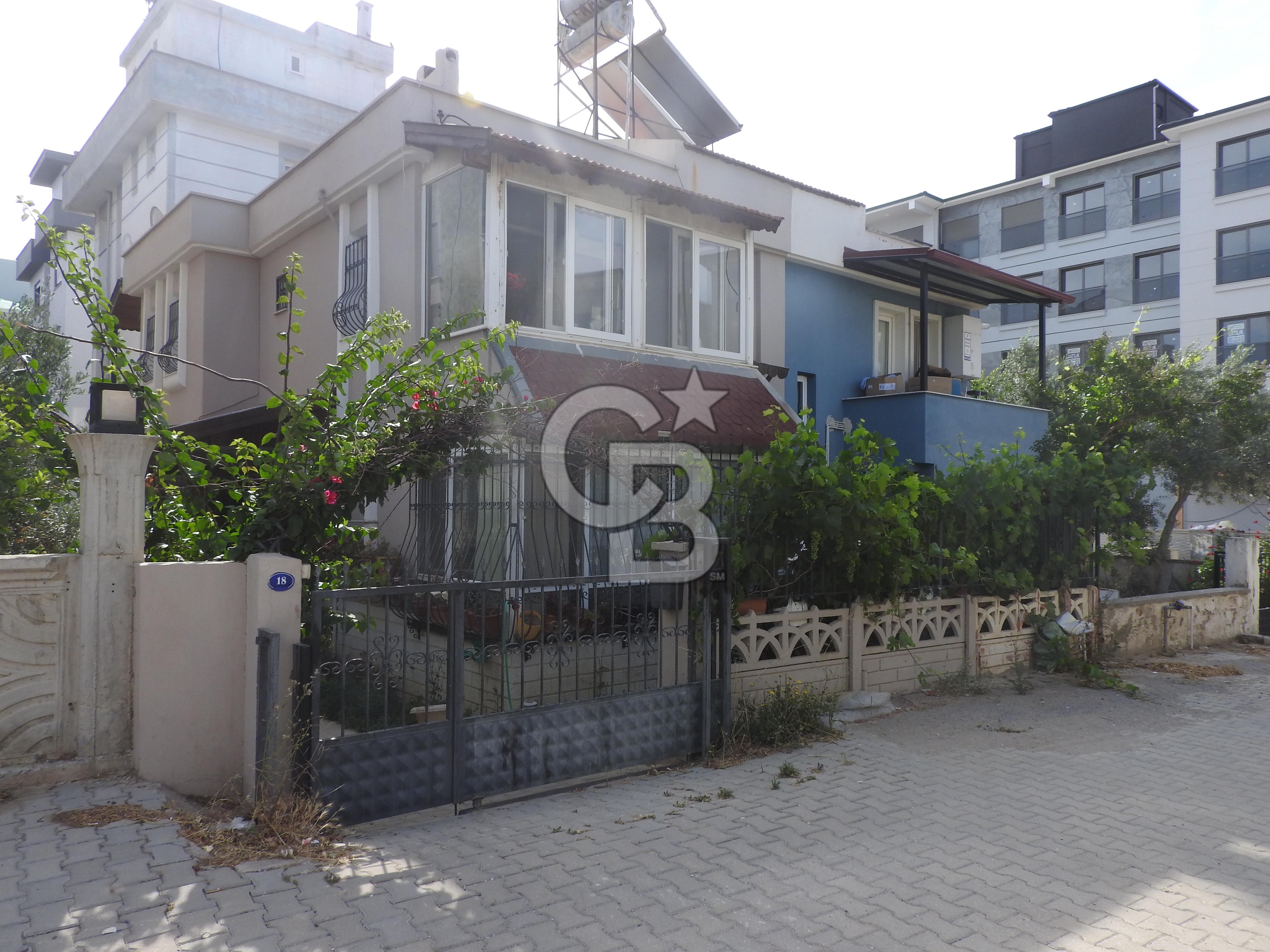 Karakayalar Mevkiin'de Köşe Parsel Bağımsız Girişli Fırsat Villa