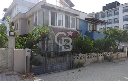 Karakayalar Mevkiin'de Köşe Parsel Bağımsız Girişli Fırsat Villa