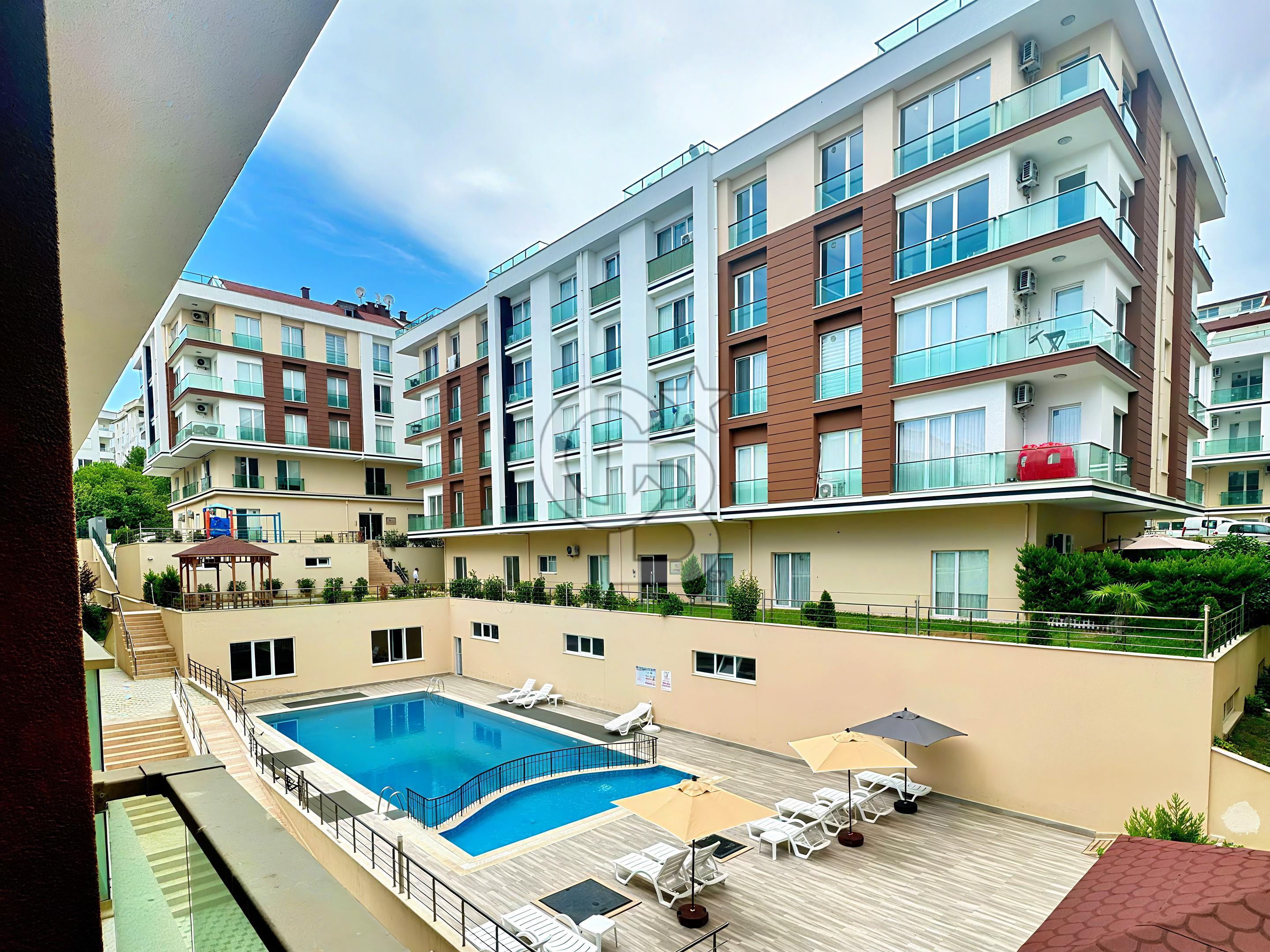 BEYLİKDÜZÜ ŞEHRİ BEYAZ 2 SİTESİNDE 2+1 SATILIK