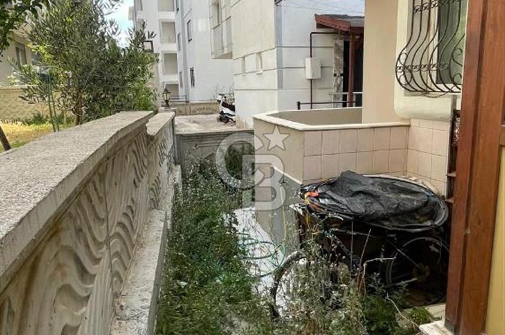 Karakayalar Mevkiin'de Köşe Parsel Bağımsız Girişli Fırsat Villa