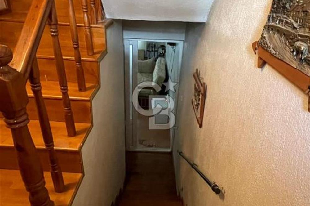 Karakayalar Mevkiin'de Köşe Parsel Bağımsız Girişli Fırsat Villa