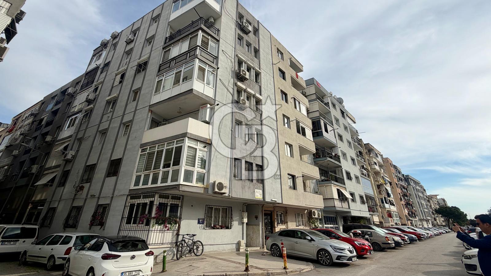KARŞIYAKA SAHİLE YÜRÜME MESAFESİNDE DOĞALGAZLI 3+1 SATILIK DAİRE