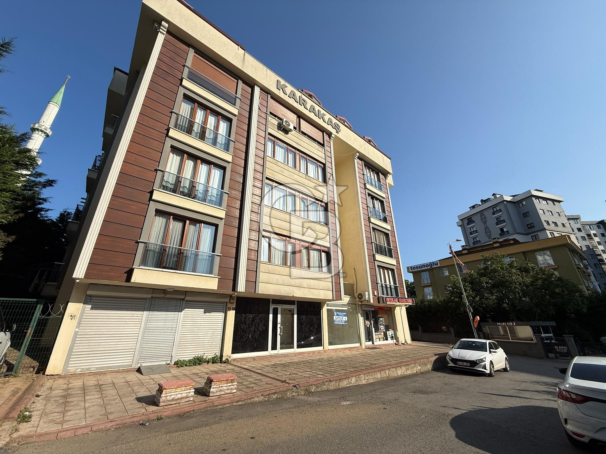 Tuzla Aydınlı Mahallesinde, merkezi konumda satılık dükkan.
