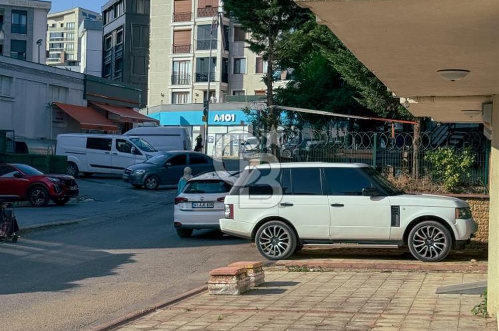 Tuzla Aydınlı Mahallesinde, merkezi konumda satılık dükkan.