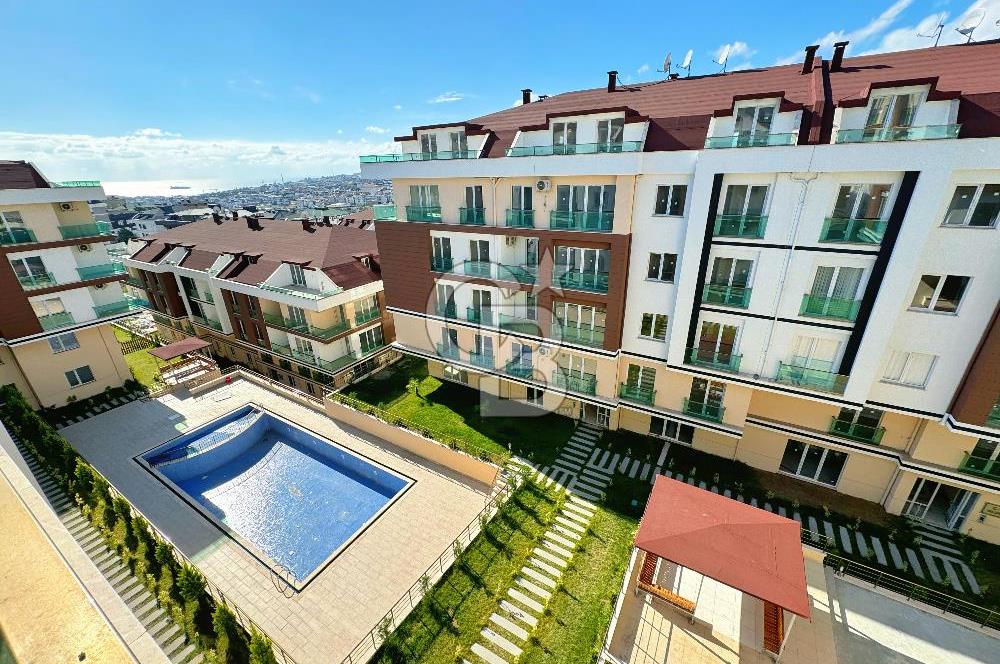 BEYLİKDÜZÜ ŞEHRİ BEYAZ 2 SİTESİNDE 1+1 SATILIK
