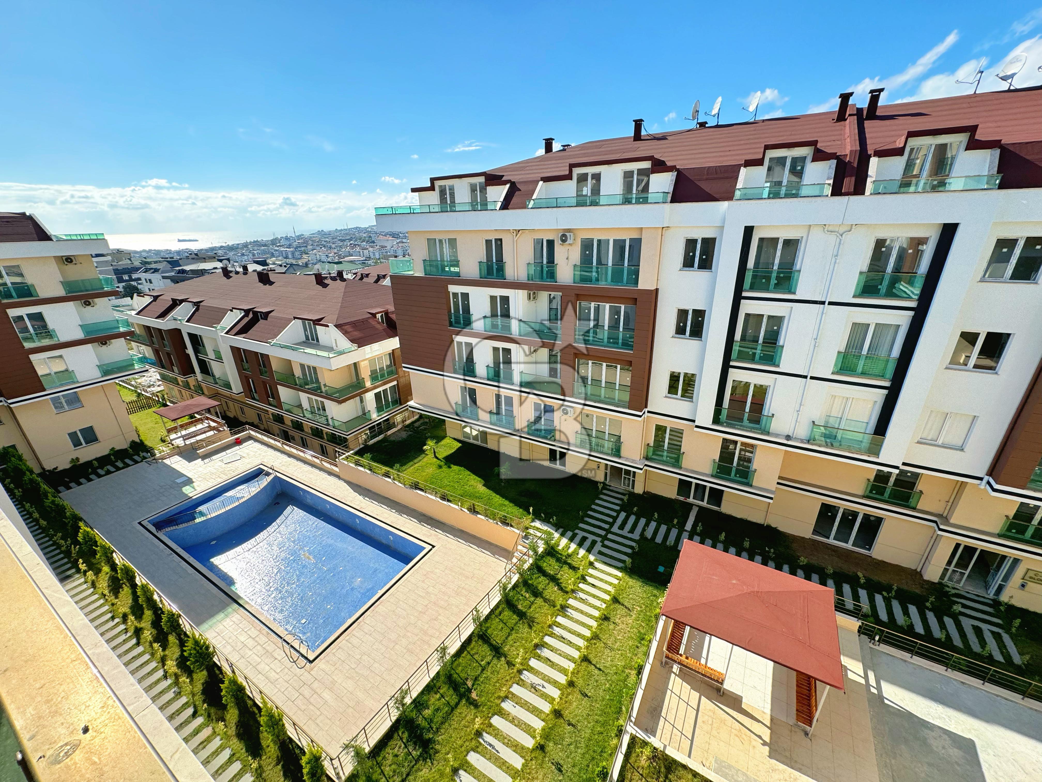 BEYLİKDÜZÜ ŞEHRİ BEYAZ SİTESİNDE 3+1 KİRALIK DAİRE