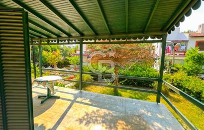 Kuşadası Soğucak'ta Sahile 5-6 Dakikalık Yürüme Mesafesinde Geniş Bahçeli  Ege Villası