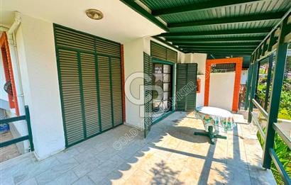 Kuşadası Soğucak'ta Sahile 5-6 Dakikalık Yürüme Mesafesinde Geniş Bahçeli  Ege Villası