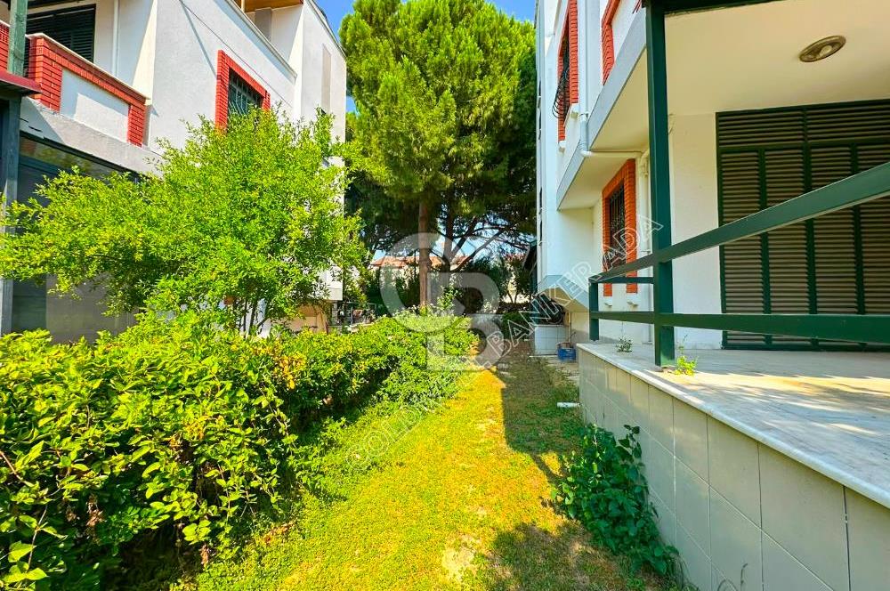 Kuşadası Soğucak'ta Sahile 5-6 Dakikalık Yürüme Mesafesinde Geniş Bahçeli  Ege Villası