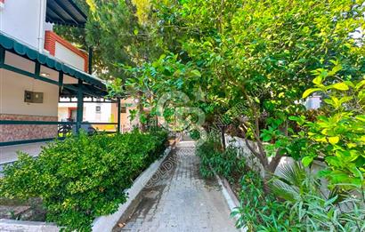 Kuşadası Soğucak'ta Sahile 5-6 Dakikalık Yürüme Mesafesinde Geniş Bahçeli  Ege Villası