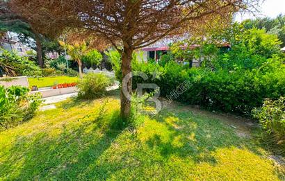 Kuşadası Soğucak'ta Sahile 5-6 Dakikalık Yürüme Mesafesinde Geniş Bahçeli  Ege Villası