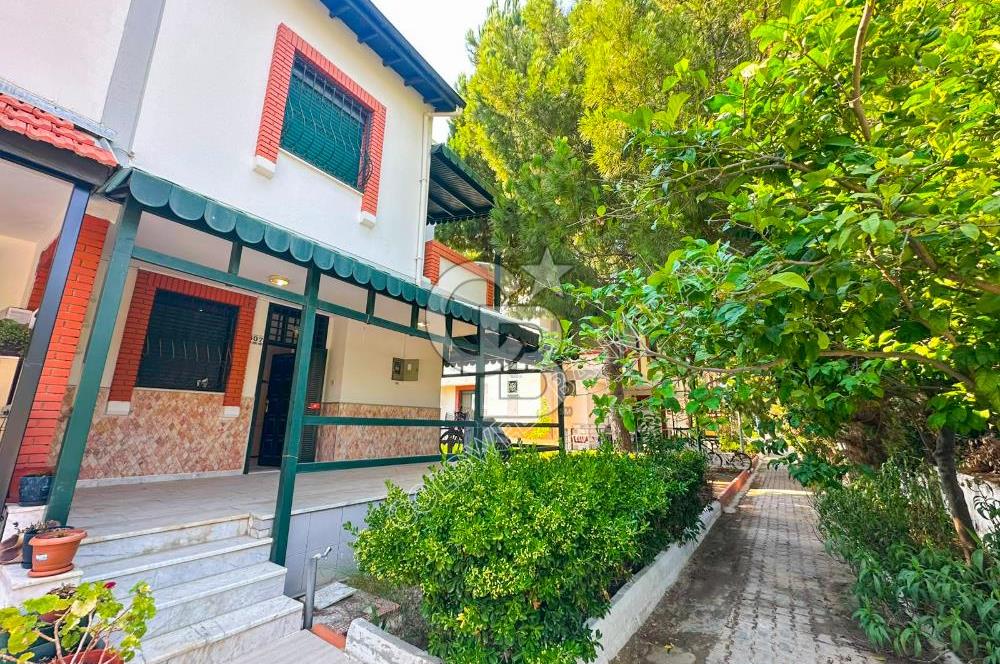 Kuşadası Soğucak'ta Sahile 5-6 Dakikalık Yürüme Mesafesinde Geniş Bahçeli  Ege Villası