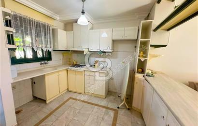 Kuşadası Soğucak'ta Sahile 5-6 Dakikalık Yürüme Mesafesinde Geniş Bahçeli  Ege Villası