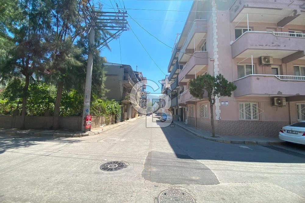 BORNOVA ÜMİT MAHALLESİ MÜSTAKİL TAPULU 158 M2 ARSA 