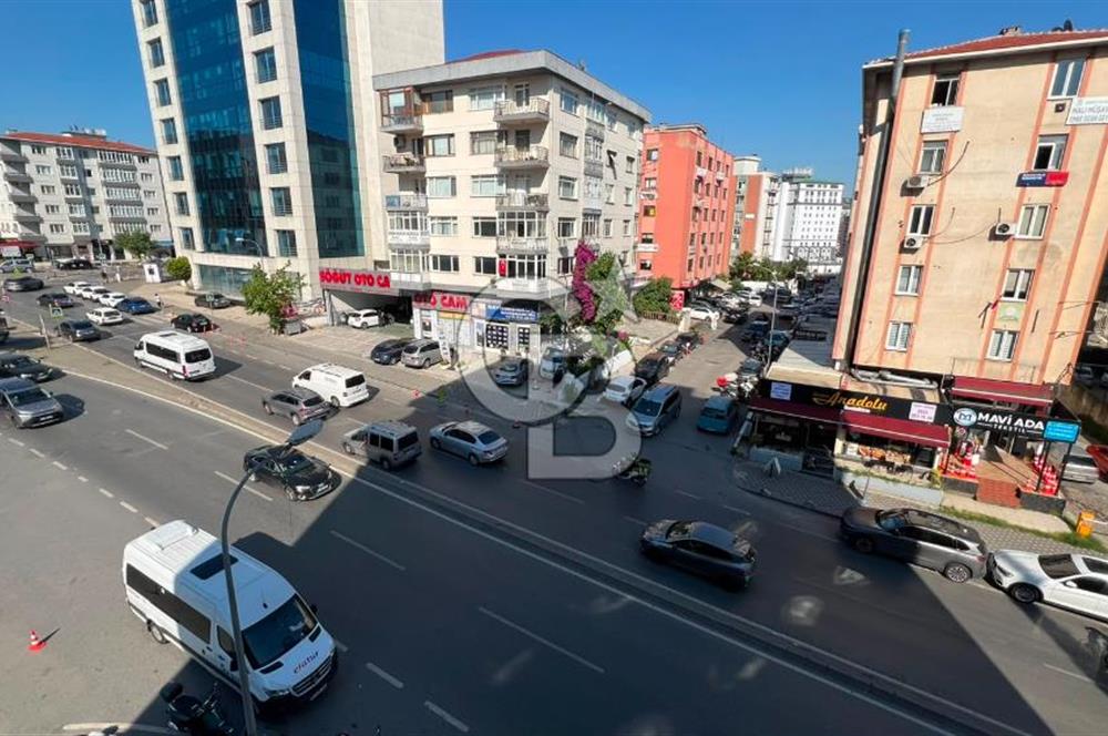 CADDE ÜZERİ METRO DURAGI YAKININDA MASRAFSIZ OFİS KATI