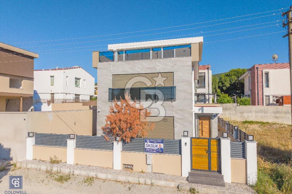 URLA KALABAKTA SATILIK 4+1 VİLLA