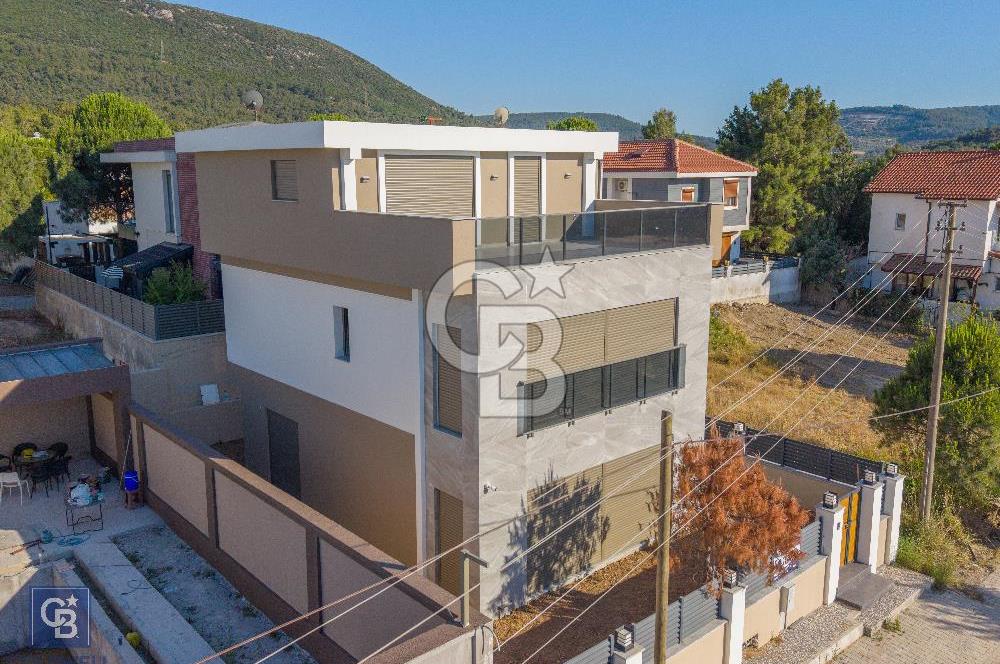 URLA KALABAKTA SATILIK 4+1 VİLLA