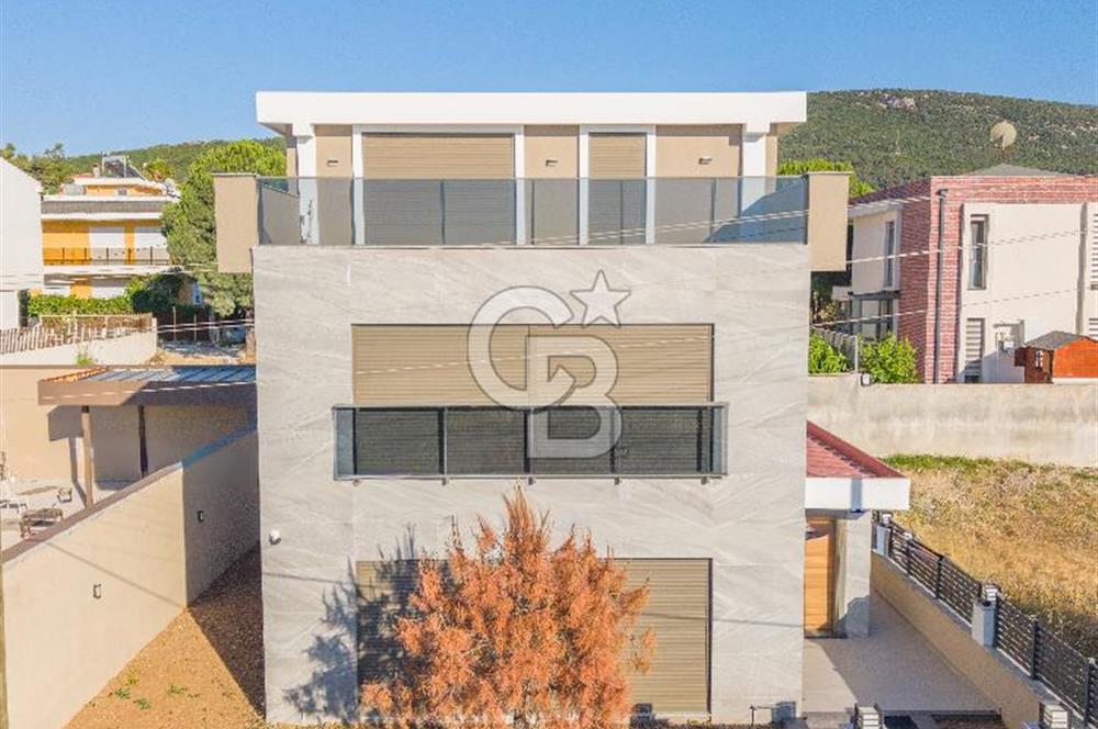 URLA KALABAKTA SATILIK 4+1 VİLLA