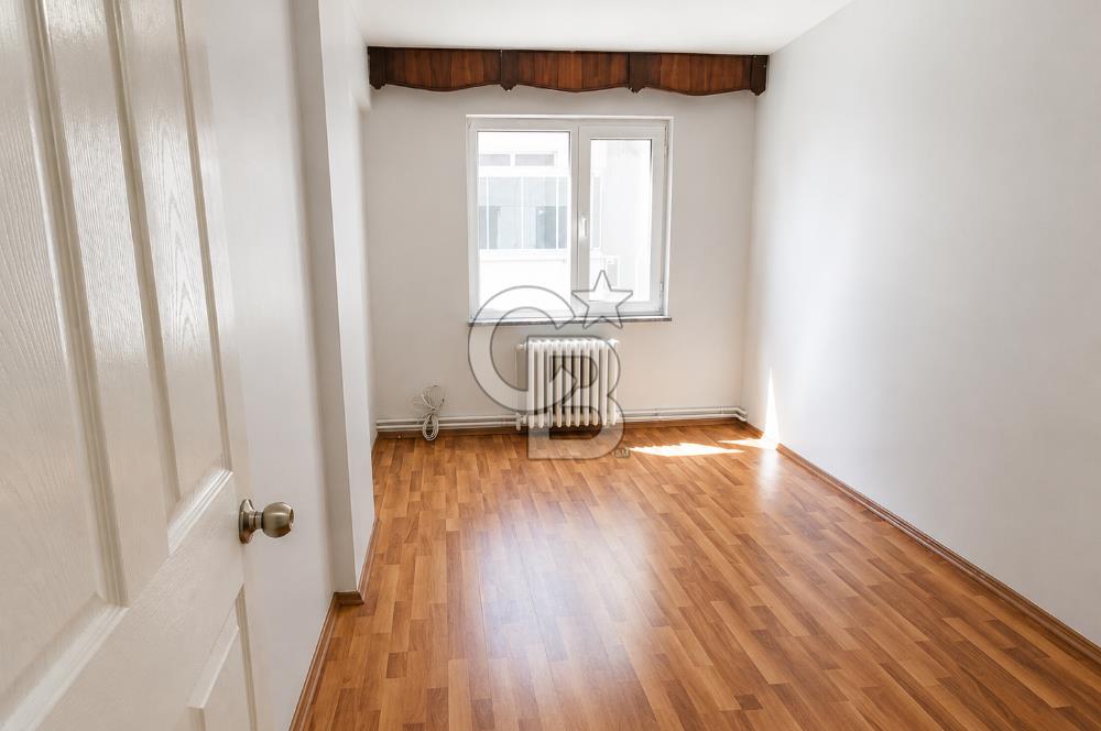 KÜKÜRTLÜ CADDESİ ÜZERİNDE SATILIK GENİŞ 2+1 DAİRE