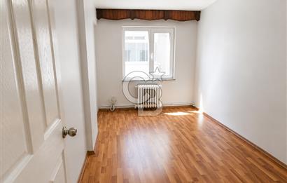 KÜKÜRTLÜ CADDESİ ÜZERİNDE SATILIK GENİŞ 2+1 DAİRE