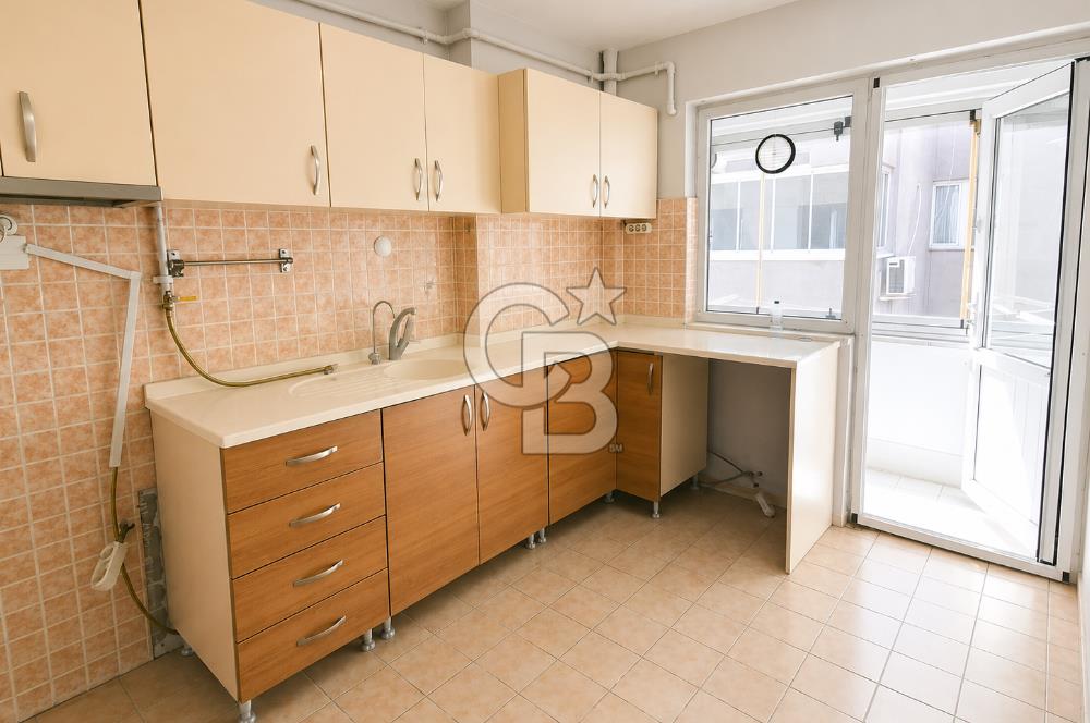 KÜKÜRTLÜ CADDESİ ÜZERİNDE SATILIK GENİŞ 2+1 DAİRE