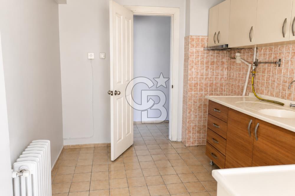 KÜKÜRTLÜ CADDESİ ÜZERİNDE SATILIK GENİŞ 2+1 DAİRE