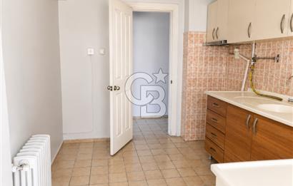 KÜKÜRTLÜ CADDESİ ÜZERİNDE SATILIK GENİŞ 2+1 DAİRE