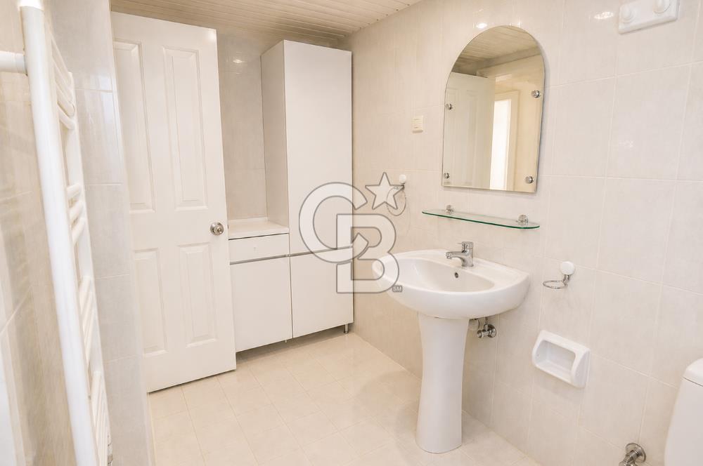 KÜKÜRTLÜ CADDESİ ÜZERİNDE SATILIK GENİŞ 2+1 DAİRE
