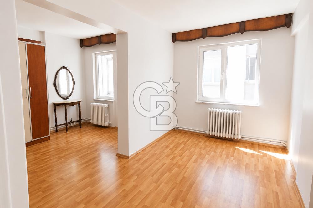 KÜKÜRTLÜ CADDESİ ÜZERİNDE SATILIK GENİŞ 2+1 DAİRE