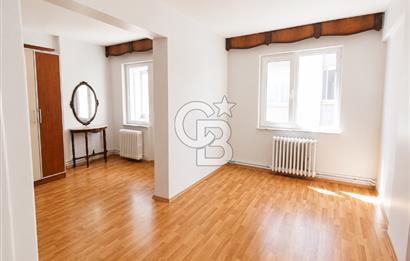 KÜKÜRTLÜ CADDESİ ÜZERİNDE SATILIK GENİŞ 2+1 DAİRE
