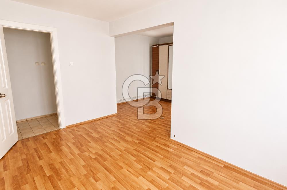 KÜKÜRTLÜ CADDESİ ÜZERİNDE SATILIK GENİŞ 2+1 DAİRE