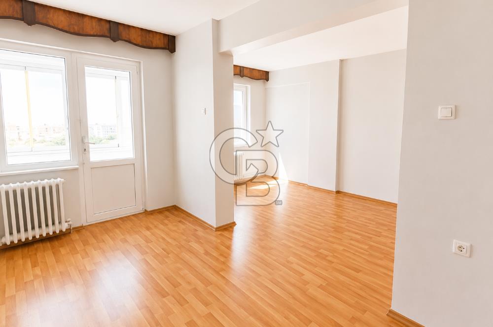 KÜKÜRTLÜ CADDESİ ÜZERİNDE SATILIK GENİŞ 2+1 DAİRE