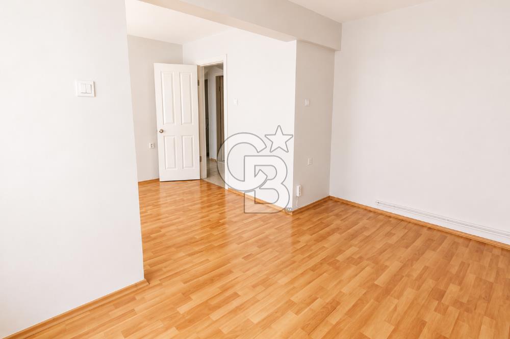 KÜKÜRTLÜ CADDESİ ÜZERİNDE SATILIK GENİŞ 2+1 DAİRE