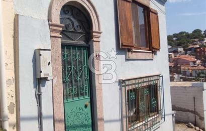 AYVALIK MERKEZ'DE TARİHİ DOKUDA SATILIK EŞYALI MÜSTAKİL EV