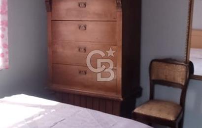 AYVALIK MERKEZ'DE TARİHİ DOKUDA SATILIK EŞYALI MÜSTAKİL EV