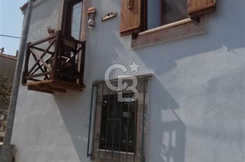AYVALIK MERKEZ'DE TARİHİ DOKUDA SATILIK EŞYALI MÜSTAKİL EV