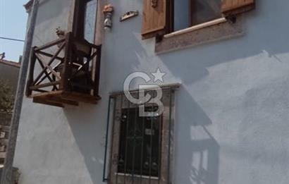 AYVALIK MERKEZ'DE TARİHİ DOKUDA SATILIK EŞYALI MÜSTAKİL EV