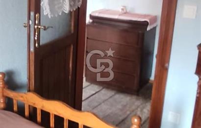 AYVALIK MERKEZ'DE TARİHİ DOKUDA SATILIK EŞYALI MÜSTAKİL EV