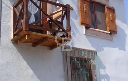 AYVALIK MERKEZ'DE TARİHİ DOKUDA SATILIK EŞYALI MÜSTAKİL EV