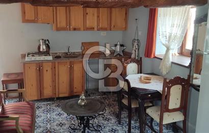 AYVALIK MERKEZ'DE TARİHİ DOKUDA SATILIK EŞYALI MÜSTAKİL EV