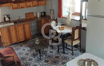 AYVALIK MERKEZ'DE TARİHİ DOKUDA SATILIK EŞYALI MÜSTAKİL EV