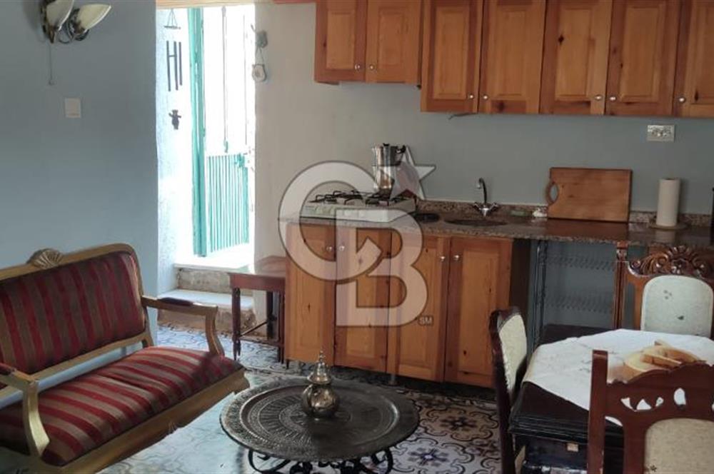 AYVALIK MERKEZ'DE TARİHİ DOKUDA SATILIK EŞYALI MÜSTAKİL EV
