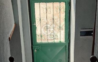 AYVALIK MERKEZ'DE TARİHİ DOKUDA SATILIK EŞYALI MÜSTAKİL EV