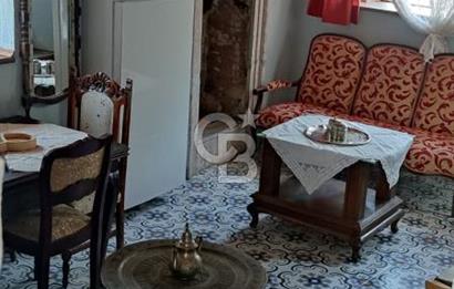 AYVALIK MERKEZ'DE TARİHİ DOKUDA SATILIK EŞYALI MÜSTAKİL EV